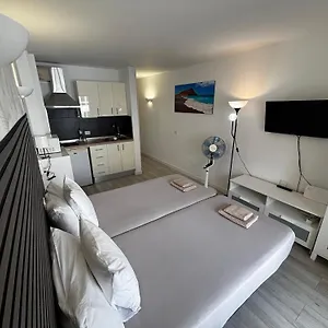 https://cozy-studio-in-los-cristianos-beach.in-canary-islands.com